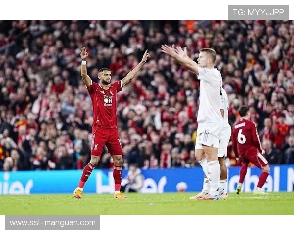 琼斯禁区外兜射中梁，利物浦与进球失之交臂