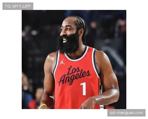 哈登复出手臂肌肉青筋暴露引关注，36岁仍保持高度自律